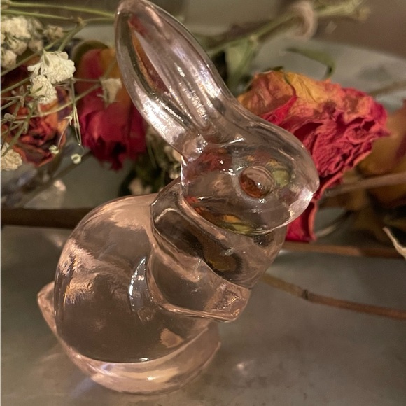 HOLD Bunny (Fenton). 35 years old. Pink Glass - Picture 7 of 7